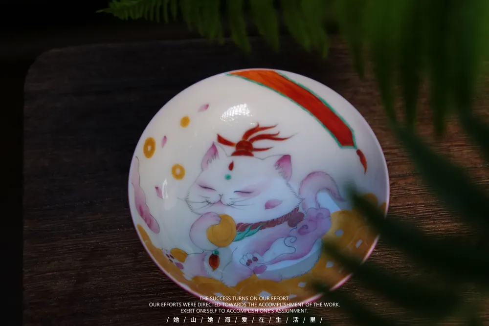 胭脂红手绘招财猫普洱杯